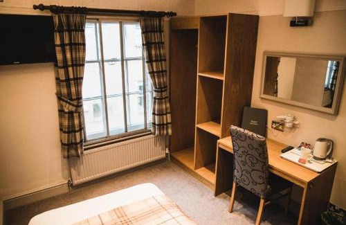 Luton Hotel | OYO The Red Lion Hotel