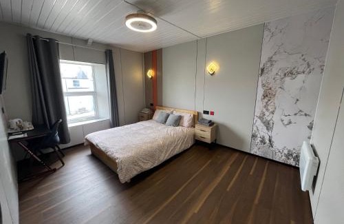 Pembroke Dock House | OYO Welsh Holiday Accommodation - Modern Stay