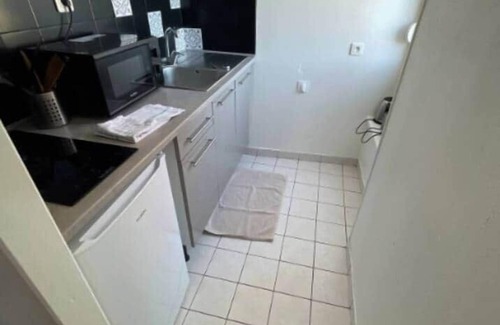 Miroir - Batignolles Apartment | Oyon T1 * Near train station * Parking * Fiber
