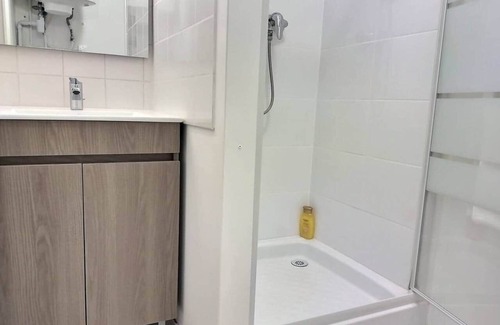 Miroir - Batignolles Apartment | Oyon T1 * Near train station * Parking * Fiber