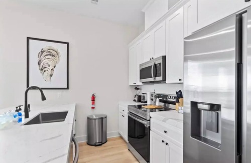 Galveston House | Oyster & Pearl - Doublenn