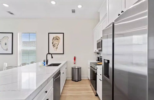 Galveston House | Oyster & Pearl - Doublenn