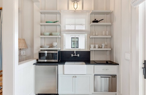 Johns Island House | "Oystercatcher” (3039 Southerly Way) 2 person creekside bungalow at Kiawah River