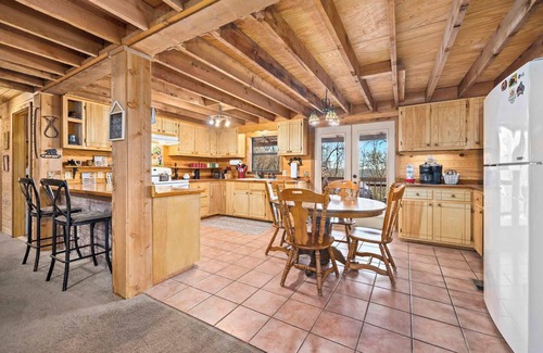 Eureka Springs House | Ozark Escape-Hot Tub-Cabin-9 mi to Eureka DT