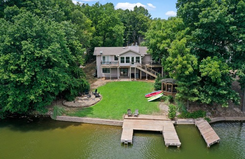 Bella Vista House | Ozark Oasis, Lakehouse 30 steps from the lake