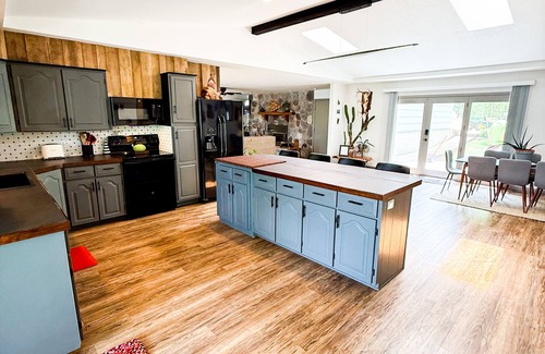 Roach House | Ozark Outing - a spectacular view of the Lake of the Ozarks