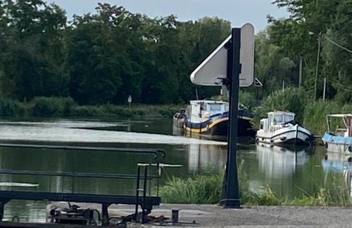 Saint-Symphorien-sur-Saone Boat Rental | Péniche St Remy