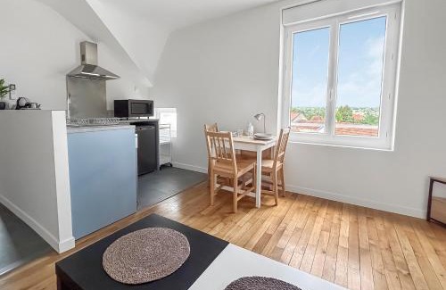 Abrest Apartment | Pépites rares en bord d'Allier, découvrez trois T1 rénovés, proches Vichy et Saint-Yorre, transports, thermes et toutes commodités