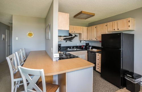 Gearhart Condo | P464 2 Bedroom, Stairs down to the unit, PET FRIENDLY, single level building