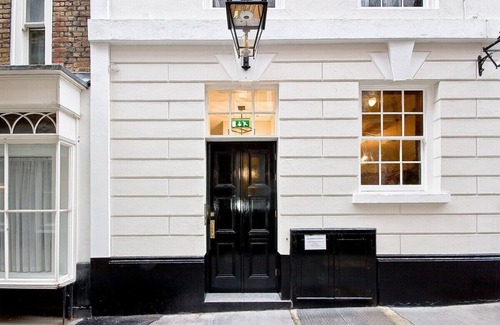 Temple Apartment | P7E Private room and shower free wifi