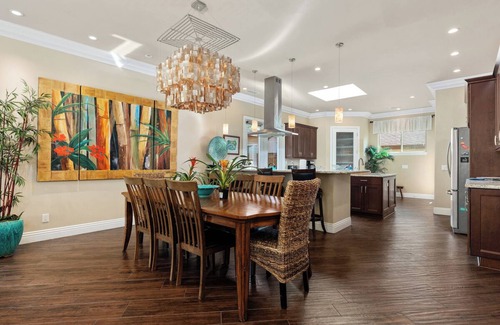 Crown Point House | PACIFIC BEACH Private Oasis With HEATED Pool & Jacuzzi! Newly Remodeled Superb