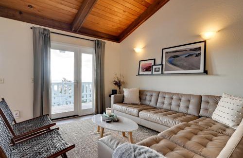 Manchester House | Pacific Coast House with Private Hot Tub!