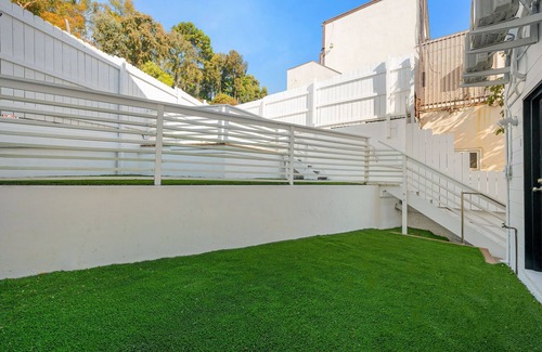 Santa Monica Canyon Apartment | Pacific Coast - Oceanfront Living Studio-A