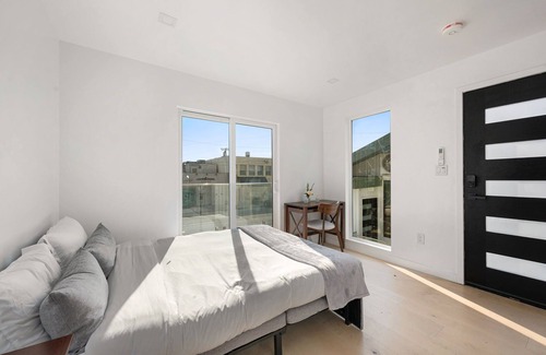 Santa Monica Canyon Apartment | Pacific Coast - Oceanfront Living Studio-A
