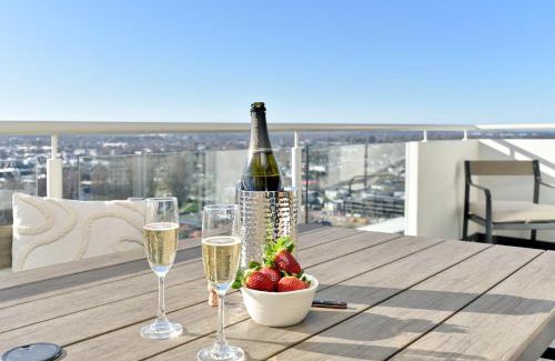 Christchurch City Centre Apartment | Pacific Horizon - Luxury Sky Suite - 19th Floor City Views
