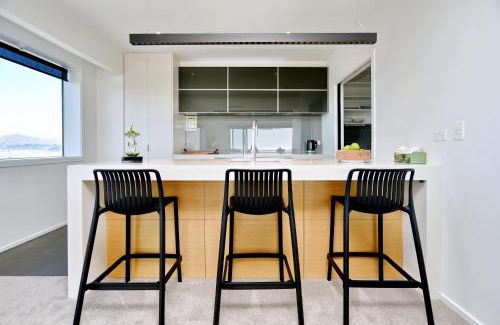 Christchurch City Centre Apartment | Pacific Horizon - Luxury Sky Suite - 19th Floor City Views