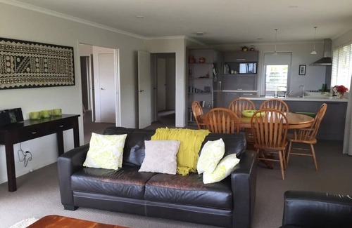 Athenree House | Pacific Vistas