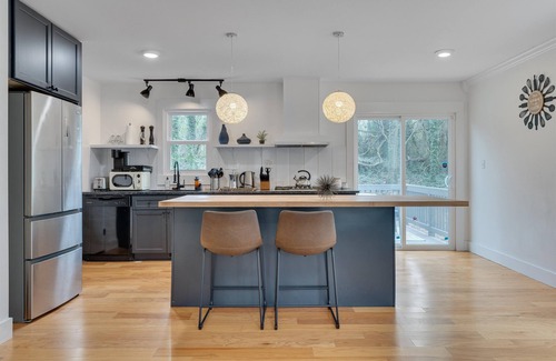 Southeast Raleigh House | Pack and Play - King Bed - Remote Workplace