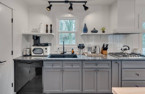 Southeast Raleigh House | Pack and Play - King Bed - Remote Workplace