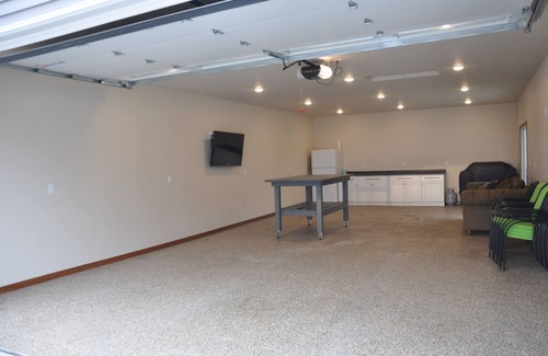 Ashwaubenon House | Pack Shack #3 in the Shadows of Lambeau Field! Feel like you're at the stadium!