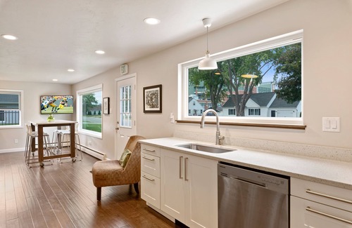 Ashwaubenon House | Pack Shack #3 in the Shadows of Lambeau Field! Feel like you're at the stadium!