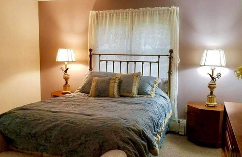 De Lancey House | .Pack the car and come stargaze at The Hamden House