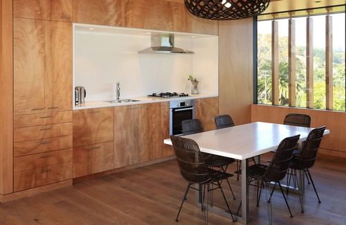 Onetangi House | Pah Road Estate Summa