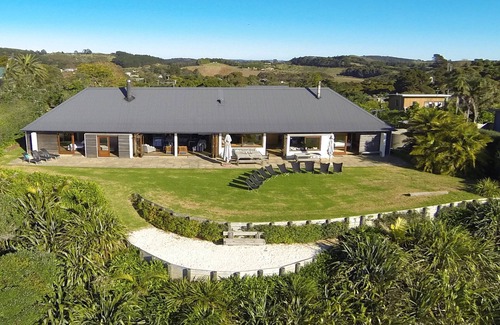 Onetangi House | Pah Road Estate Summa