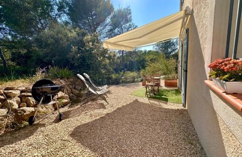 Peyrolles-en-Provence Apartment | Paisible studio tout neuf en lisière de forêt