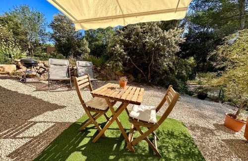 Peyrolles-en-Provence Apartment | Paisible studio tout neuf en lisière de forêt