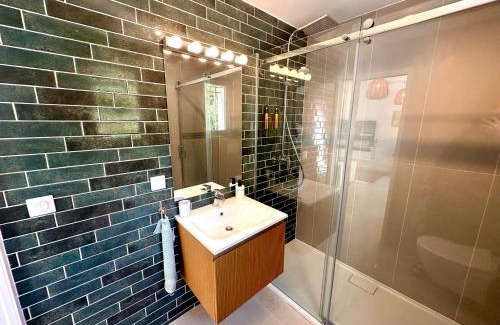 Peyrolles-en-Provence Apartment | Paisible studio tout neuf en lisière de forêt