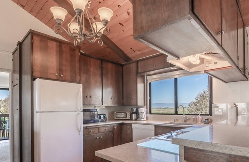 Watsonville House | Pajaro Dunes Resort: Family friendly home for 12 just steps away from the water!