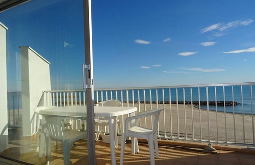 Palavas-les-Flots Apartment | Palavas 1BR cabin top floor, double terrace, private parking