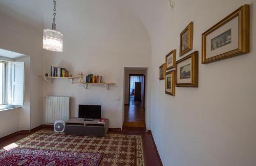 Volterra Apartment | Palazzo De Luigi
