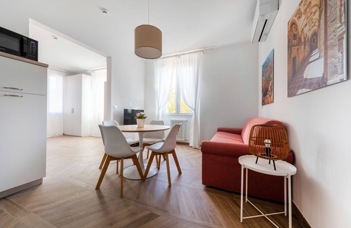 San Donato-San Vitale Apartment | Palazzo Pedretti 205, Amazing Apt Close To City Center