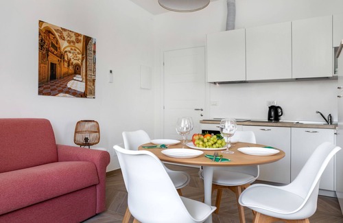 San Donato-San Vitale Apartment | Palazzo Pedretti 205, Amazing Apt Close To City Center