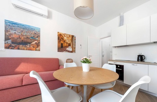 San Donato-San Vitale Apartment | Palazzo Pedretti 205, Amazing Apt Close To City Center
