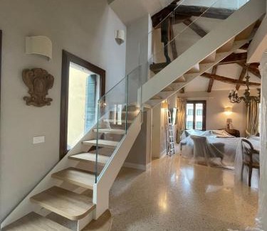 Cannaregio House | Palazzo Veneziano direct at the canal with roof terrace