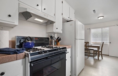 Opal Cliffs House | Palisades Cottage -Dog Friendly