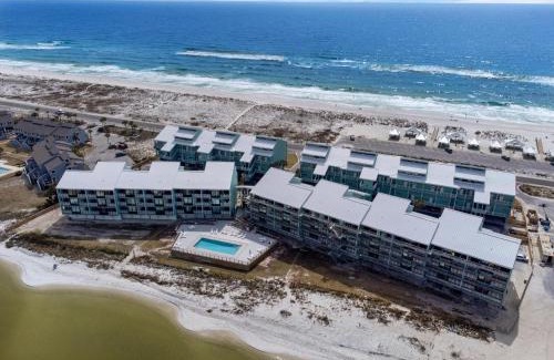 Pensacola Beach House | Palm Beach Club 4-127 Parrot-dise Palms