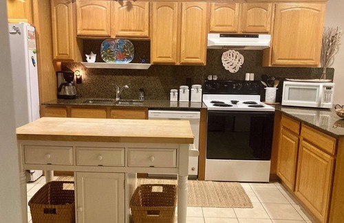 Juno Beach Apartment | PALM BEACH INTRACOASTAL WATERFRONT - EVERYDAY IS A BOAT PARADE! 5 Star