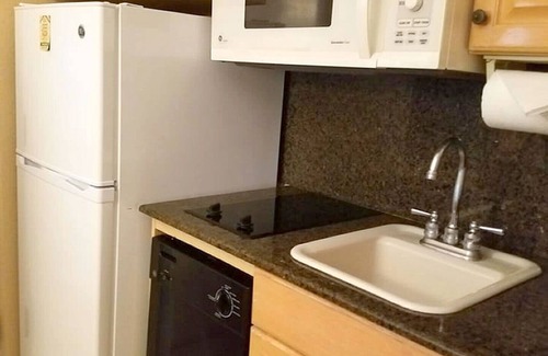 Palm Beach Shores Condo | Palm Beach Shores Resort - Beachfront Location - 1-Bedroom Condo