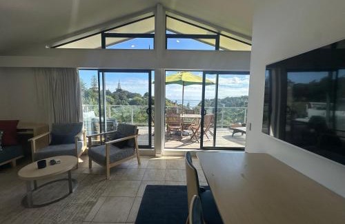 Palm Beach Apartment | Palm Breeze Premium Seaview 95m Villa-Waiheke Island Resort