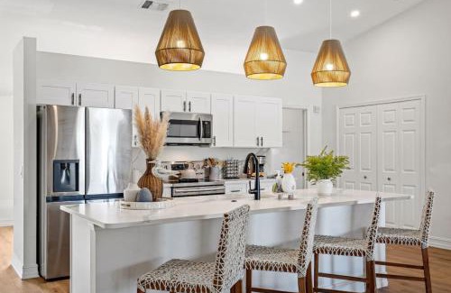 Caloosahatchee House | Palm Breeze Villa Cape Coral Heated Pool
