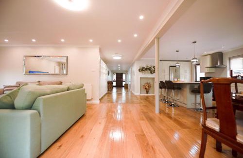 Reading House | Palm Cottage