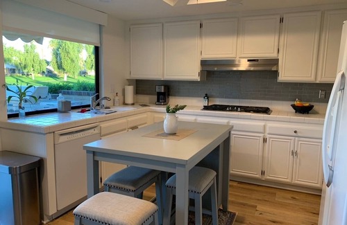 Palm Desert Condo | Palm Desert Home with Mountain VIEWS on GOLF COURSE!