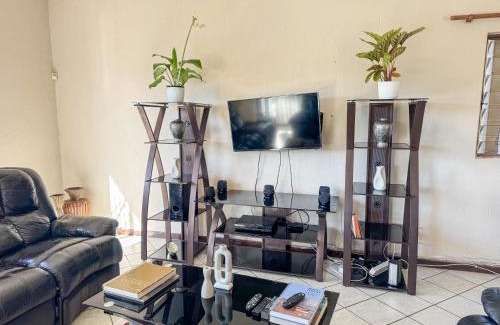 Uvongo House | Palm Grove Lodge