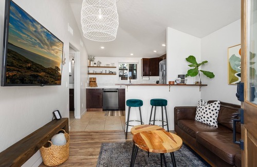 Fallbrook House | Palm & Oak - Detached Guest House - Mountain Views