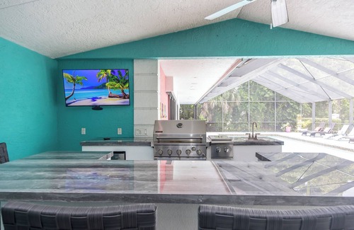Cypress Lake House | Palm Palace - 2 House Compound Sleeps Up to 22! Huge Pool and near the beaches