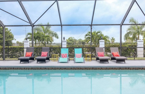 Cypress Lake House | Palm Palace - 2 House Compound Sleeps Up to 22! Huge Pool and near the beaches